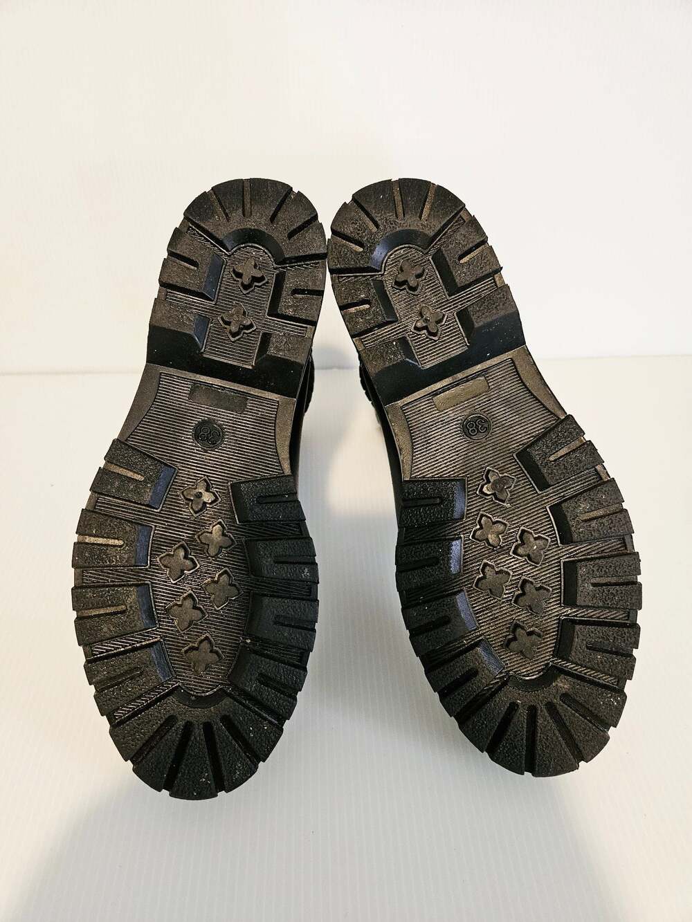 CHAOMIQU Women's Mid-Calf Black Waterproof Rain Boots with Ribbed Knit Cuff - Picture 10 of 11